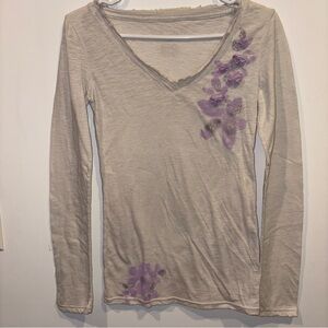 Women's Vintage Y2K Aeropostale Cream V-Neck Top with Purple Floral Design small